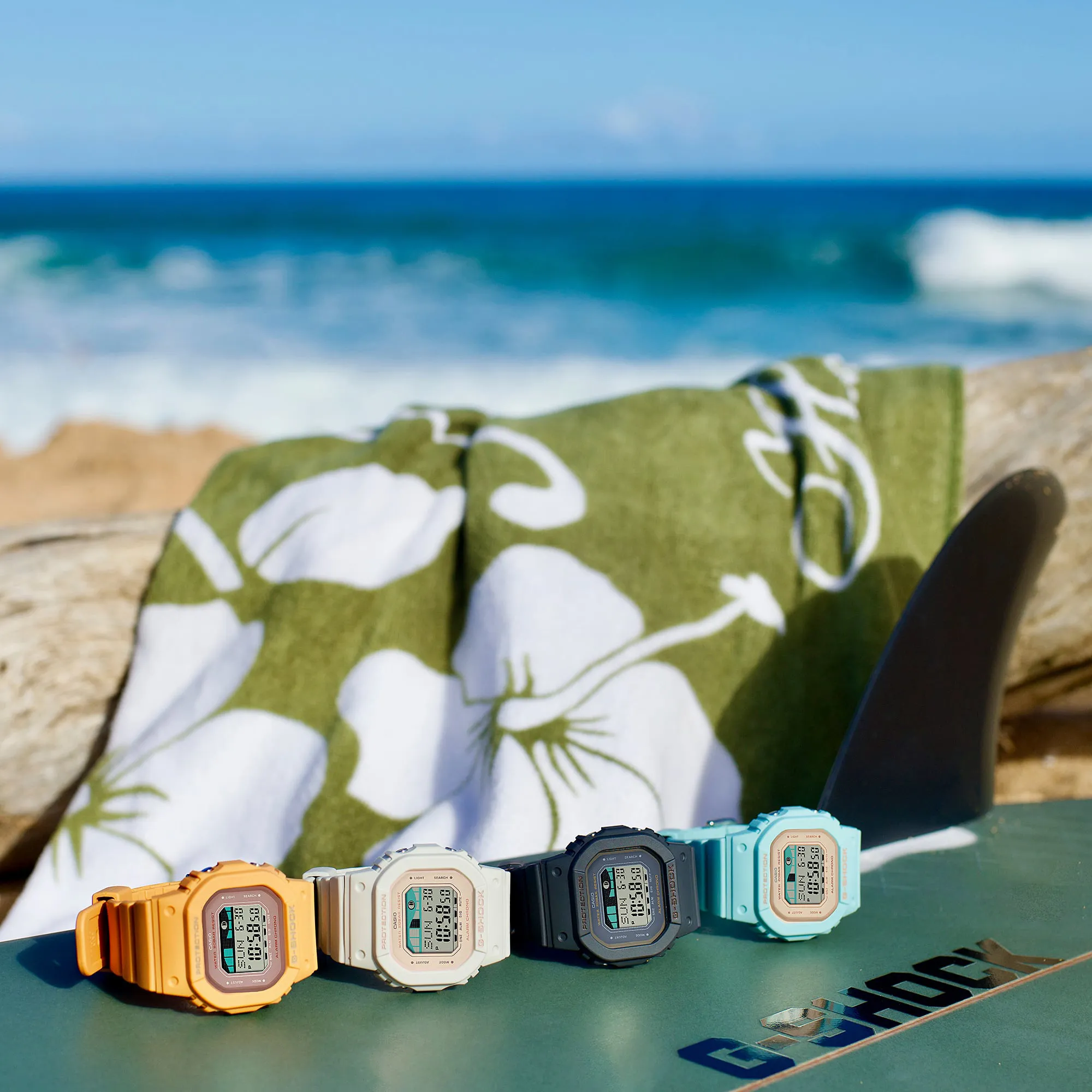 foto de relojes gshock en la playa modelo GLX-S5600